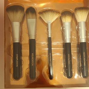 NWT Makeup Brush Collection - Ellen Tracy